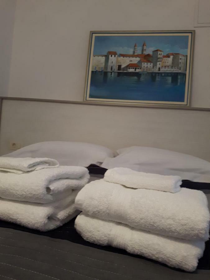 Apartments Nika Trogir Exterior photo