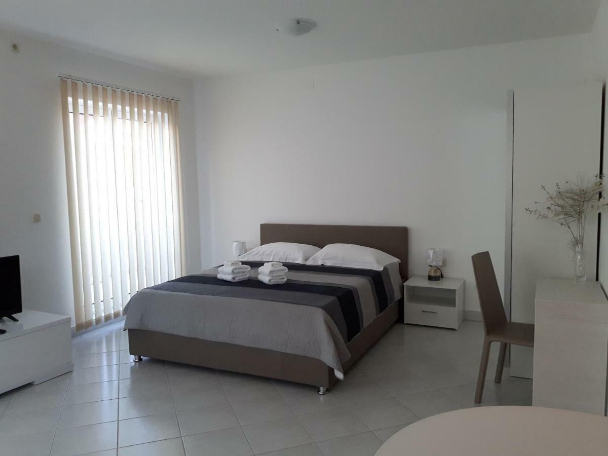 Apartments Nika Trogir Exterior photo